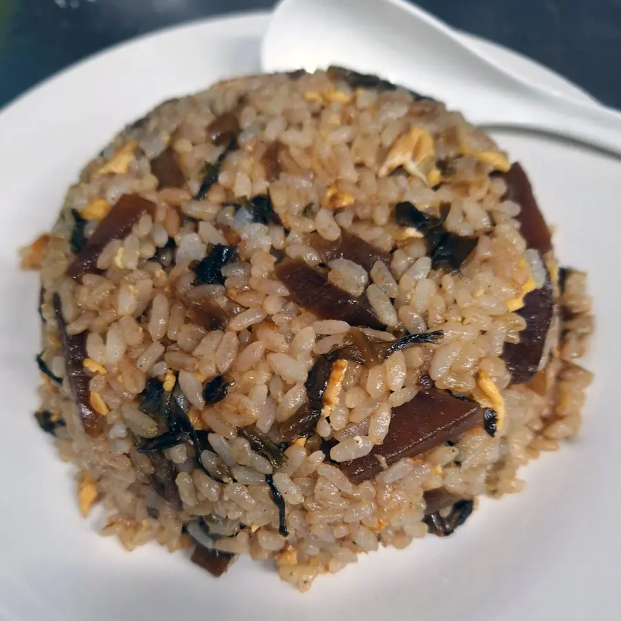 高菜と玉子を炒めた高菜チャーハン