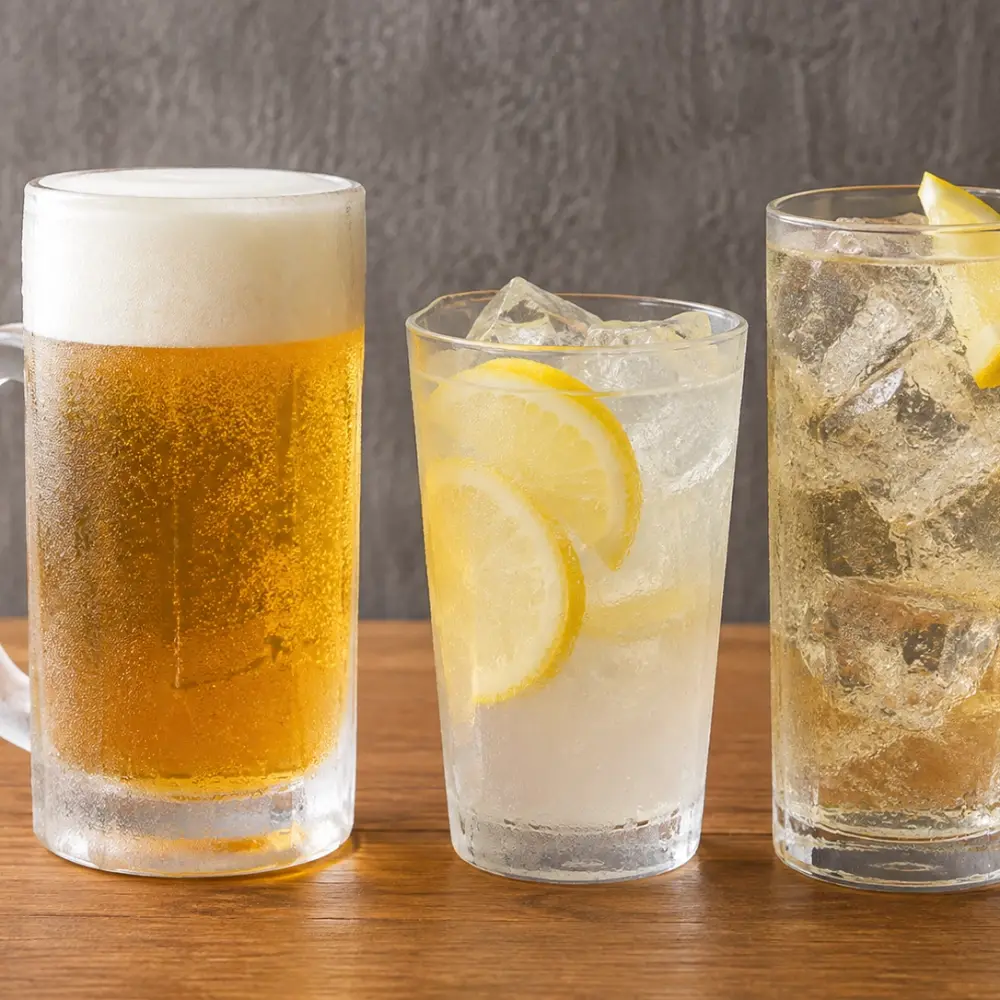 生ビールとサワー、ハイボールのグラス