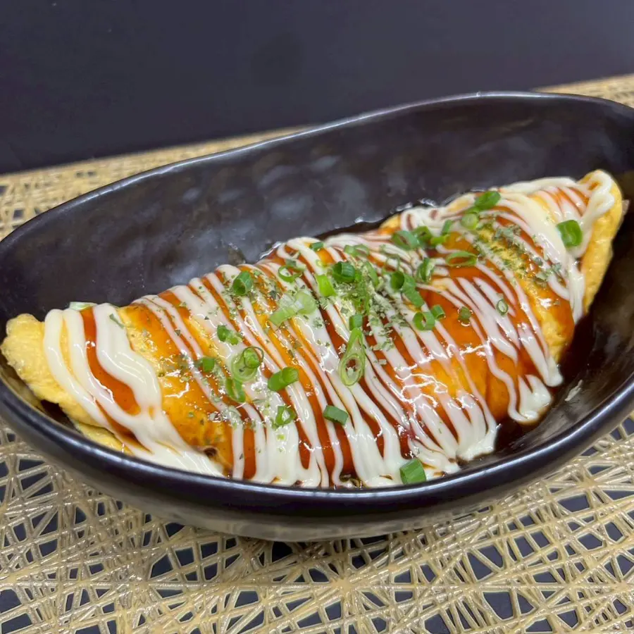 ソースとマヨネーズをかけたとん平焼き